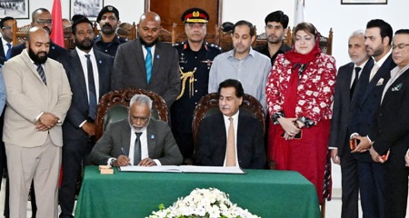 Islamabad 22.09.2026: Speaker of the People's Majlis of Maldives Mr. Abdul Raheem Abdulla inscribing his remarks in Visitor Book in Parliament House.